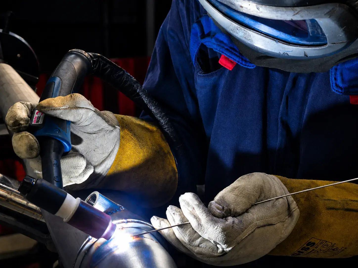 Lasser aan het werk Snelders BV Machinefabriek
